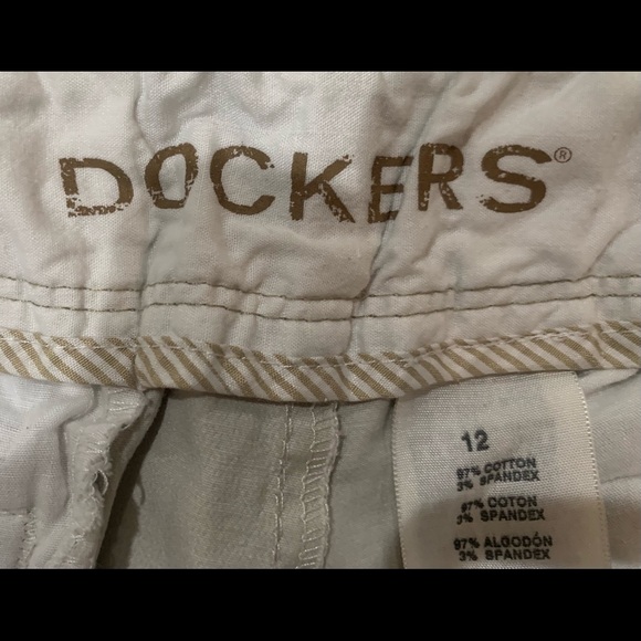 Dockers shorts 4 1/2 inch inseam - Picture 2 of 3
